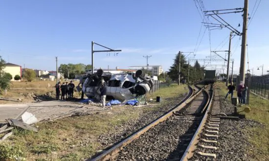 Collision Between Train, Minibus Leaves 6 Dead in Turkey