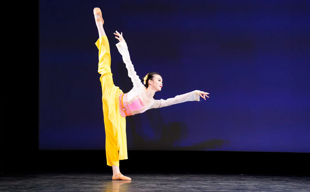 52 dancers participated in the 9th NTD International Classical Chinese Dance Competition. (Larry Dye/The Epoch Times)