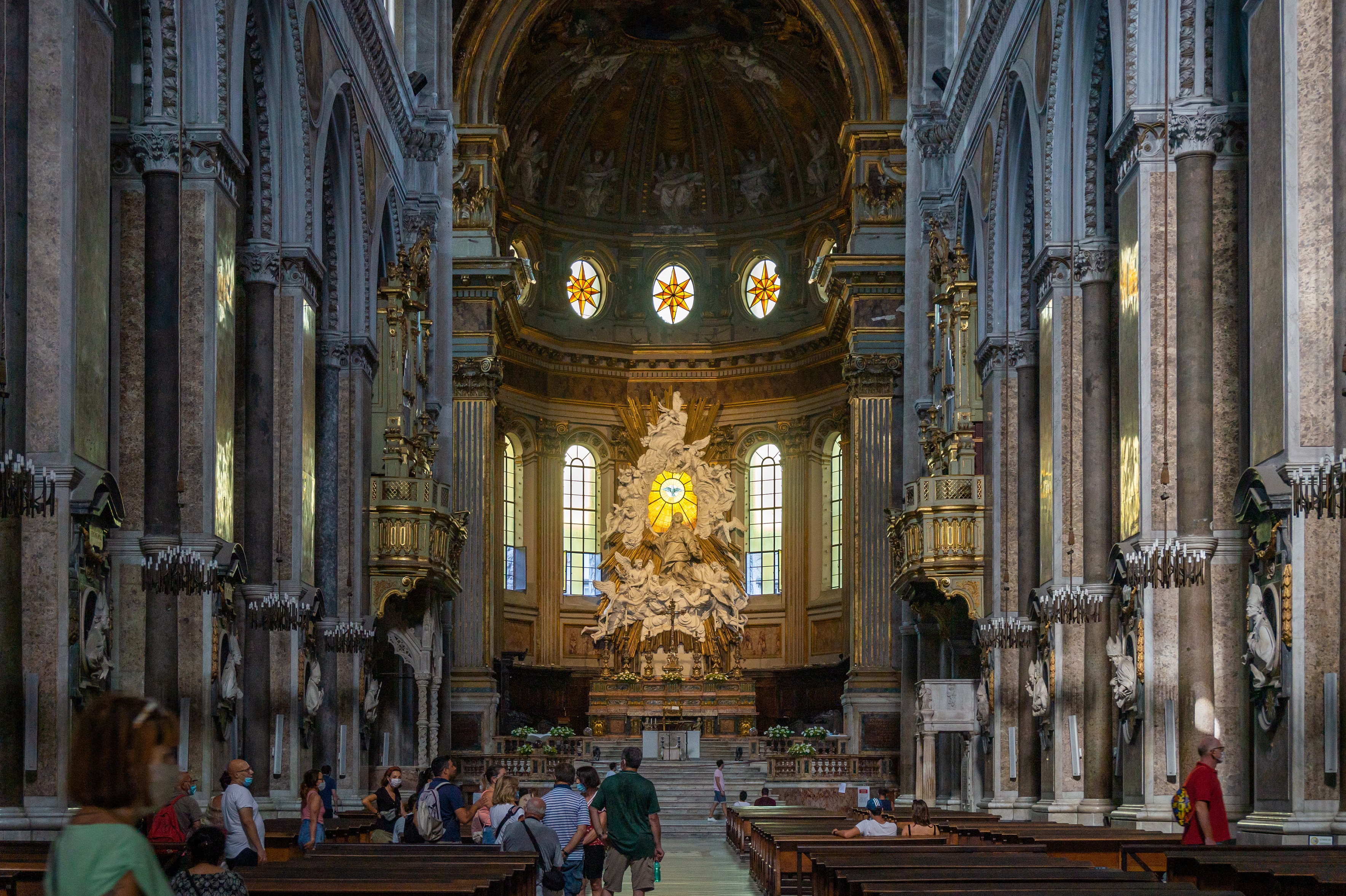 Naples_Cathedral_-_Duomo_di_Napoli,_Central_nave