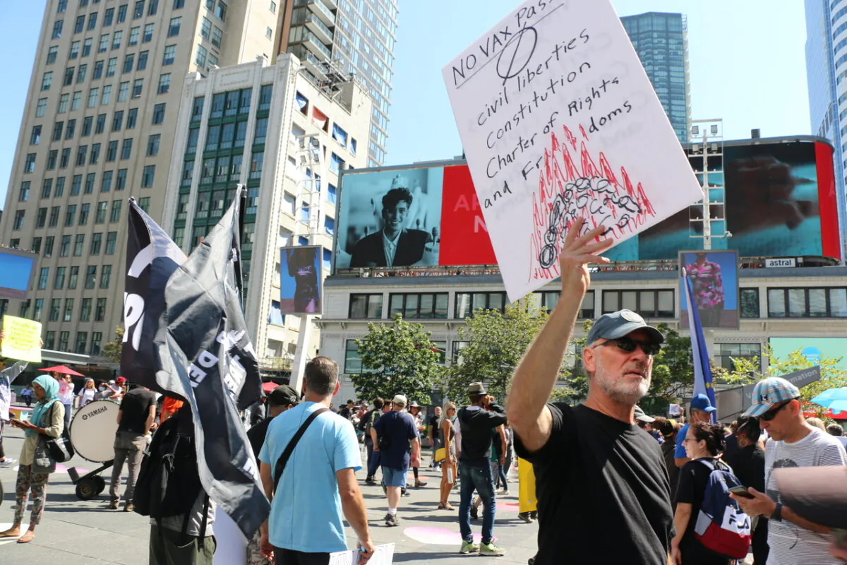 Hundreds of people marched in downtown Toronto in protest of Ontario's new mandatory COVID-19 vaccine mandate, on Sept. 4, 2021. (Andrew Chen/The Epoch Times.)