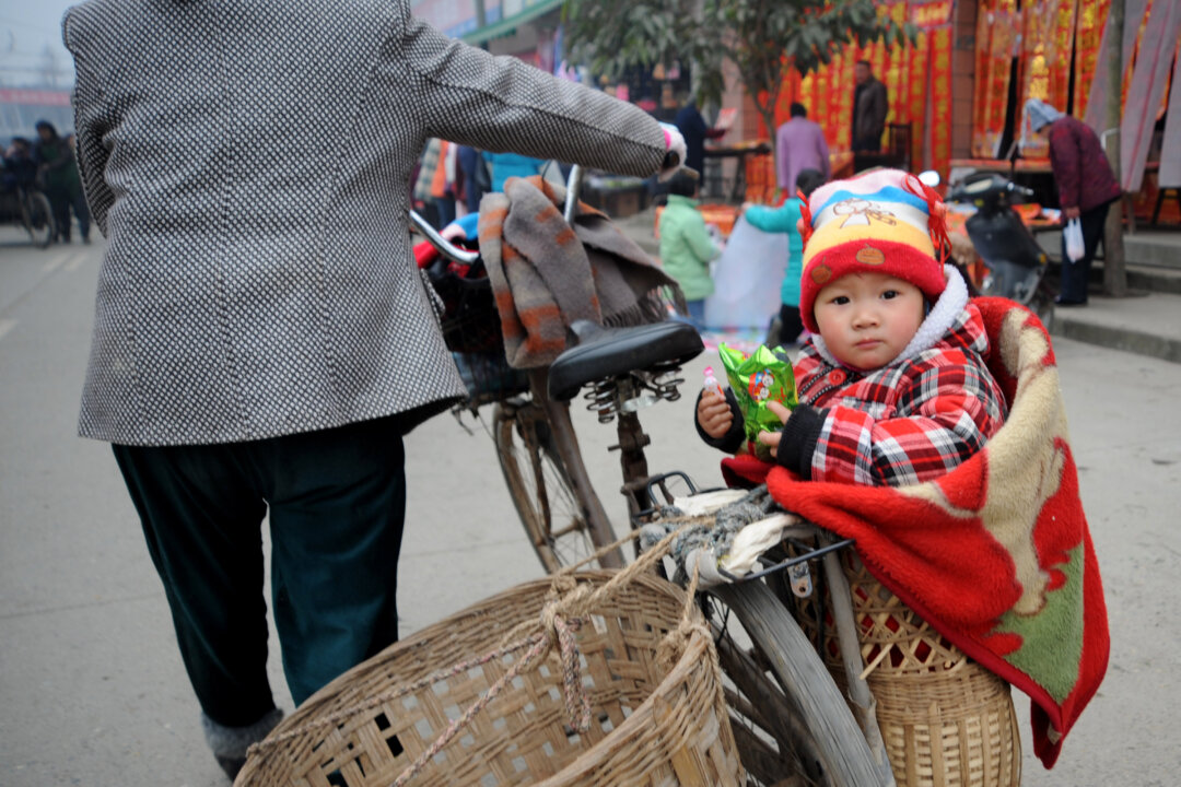 Black Market Baby Trafficking Organization Exposed by Civilian in China