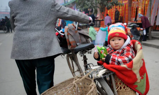 Black Market Baby Trafficking Organization Exposed by Civilian in China