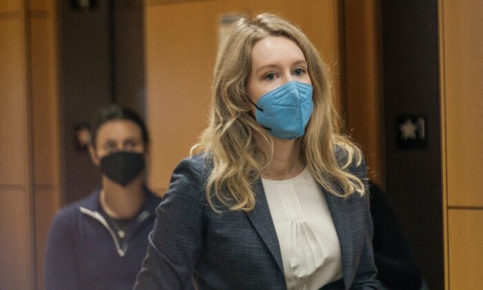 Elizabeth Holmes, the founder and former CEO of blood testing and life sciences company ranos, arrives for the first day of her fraud trial, outside Federal Court in San Jose, Calif., on Sept. 8, 2021. (Nick Otto/AFP) 