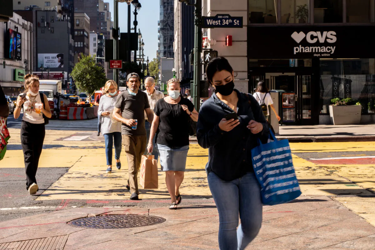 People walk on the street with masks in New York on Sept. 7, 2021. (Chung I Ho/The Epoch Times)