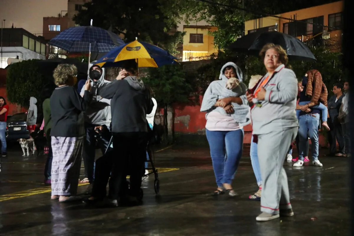People react during a quake in Mexico City, Mexico, on Sept. 7, 2021. (Edgard Garrido/Reuters)