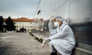 Vaccine Mandates Affect Hospital Staffing Wars