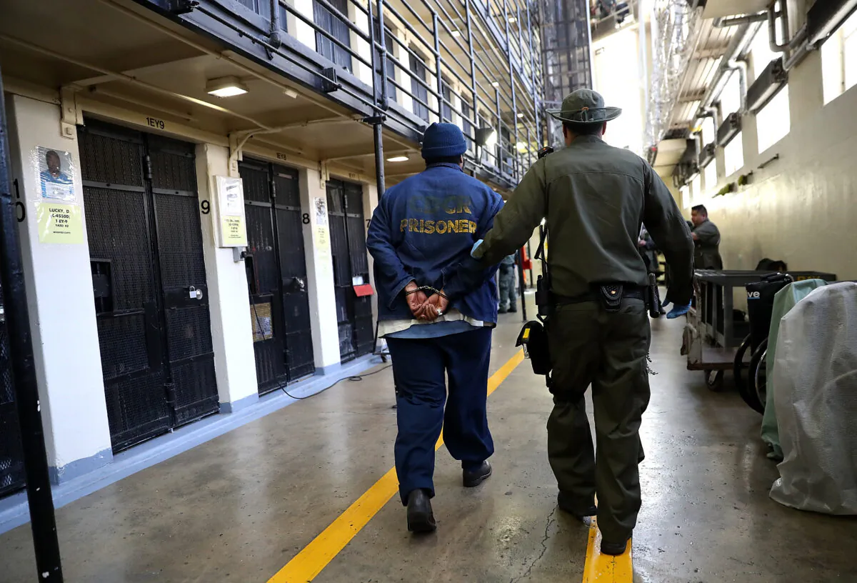 A prison guard escorts an inmate at San Quentin State Prison, California, on Aug. 15, 2016. (Justin Sullivan/Getty Images) 