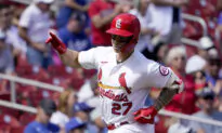 O’Neill Homers, Cardinals Win 2-1 Against Dodgers