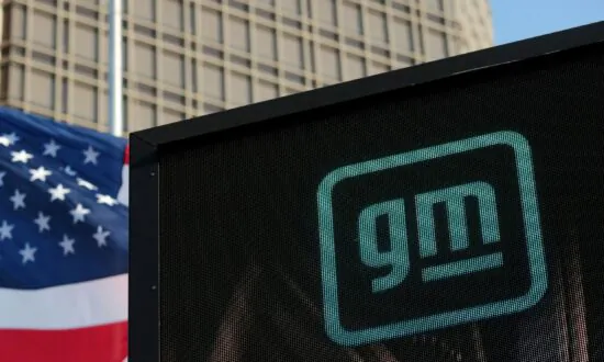 GM CFO Sees ‘More Stable’ Chip Supplies in 2022, Reaffirms 2021 Outlook