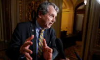 Senate Banking Chief Plans Bill to Address Fed Officials’ Stock Trades