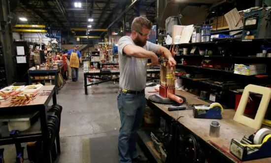 US Labor Costs Rose in 2021 at Fastest Pace in 20 Years, Adding to Signs of Sticky Inflation