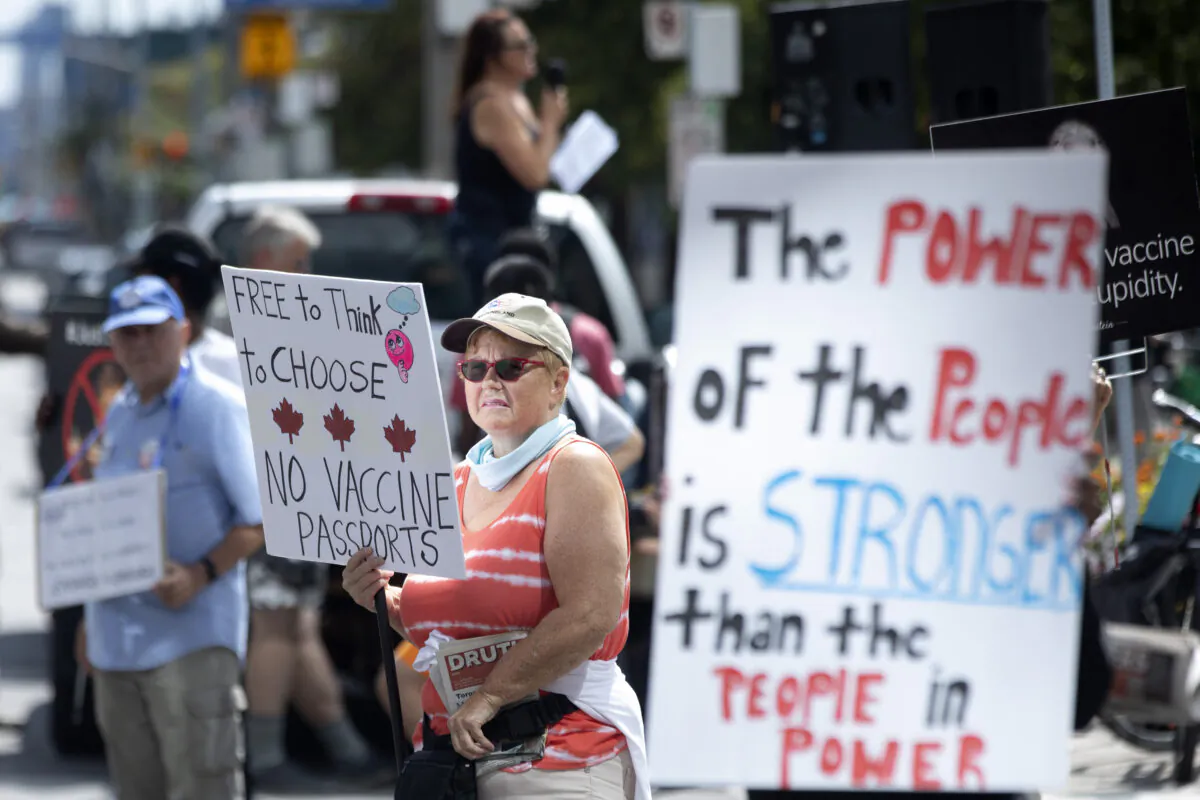 Protesters demonstrate against mandatory vaccination in Toronto on Sept. 11, 2021. (The Canadian Press/Chris Young)