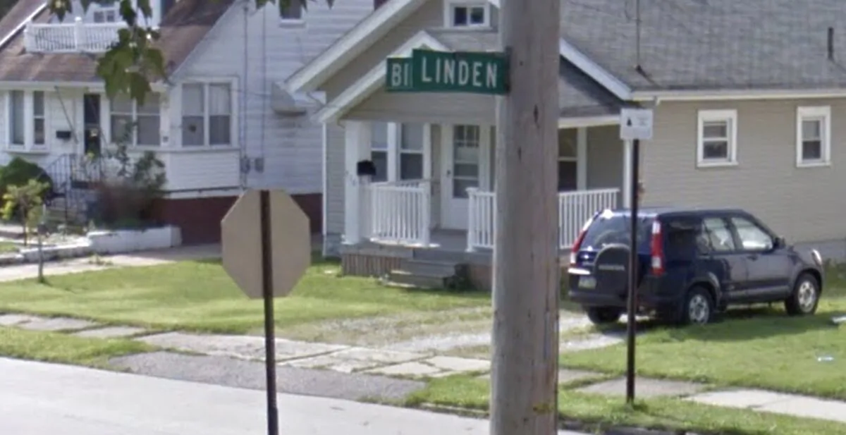 A street sign of Linden Avenue in Akron, Ohio, in August 2014. (Google Maps)