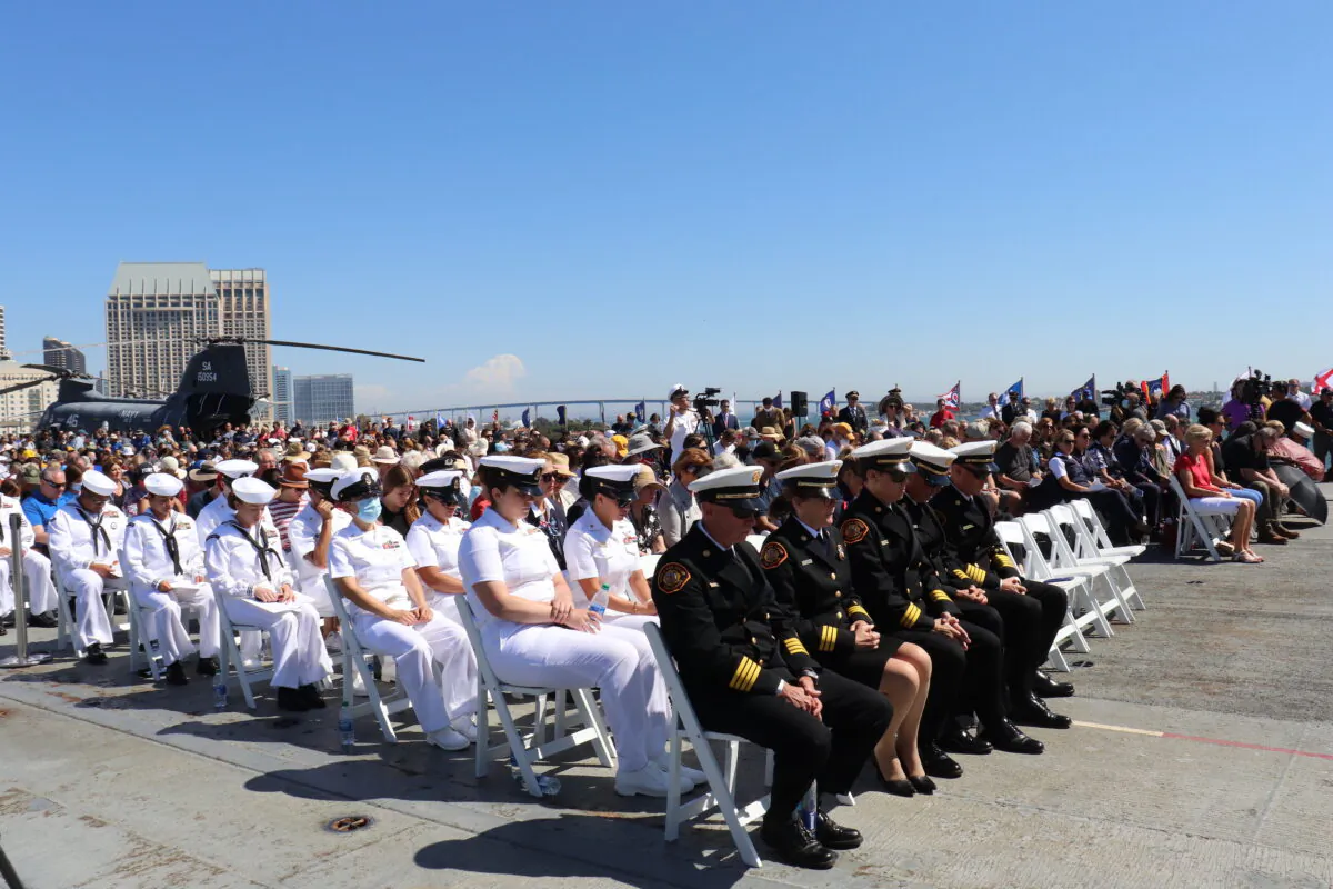 Around 1000 spectators gathered for the 20th anniversary of 9/11 at the USS Midway Museum in San Diego, on Sept. 11, 2021. (Tina Deng/The Epoch Times)