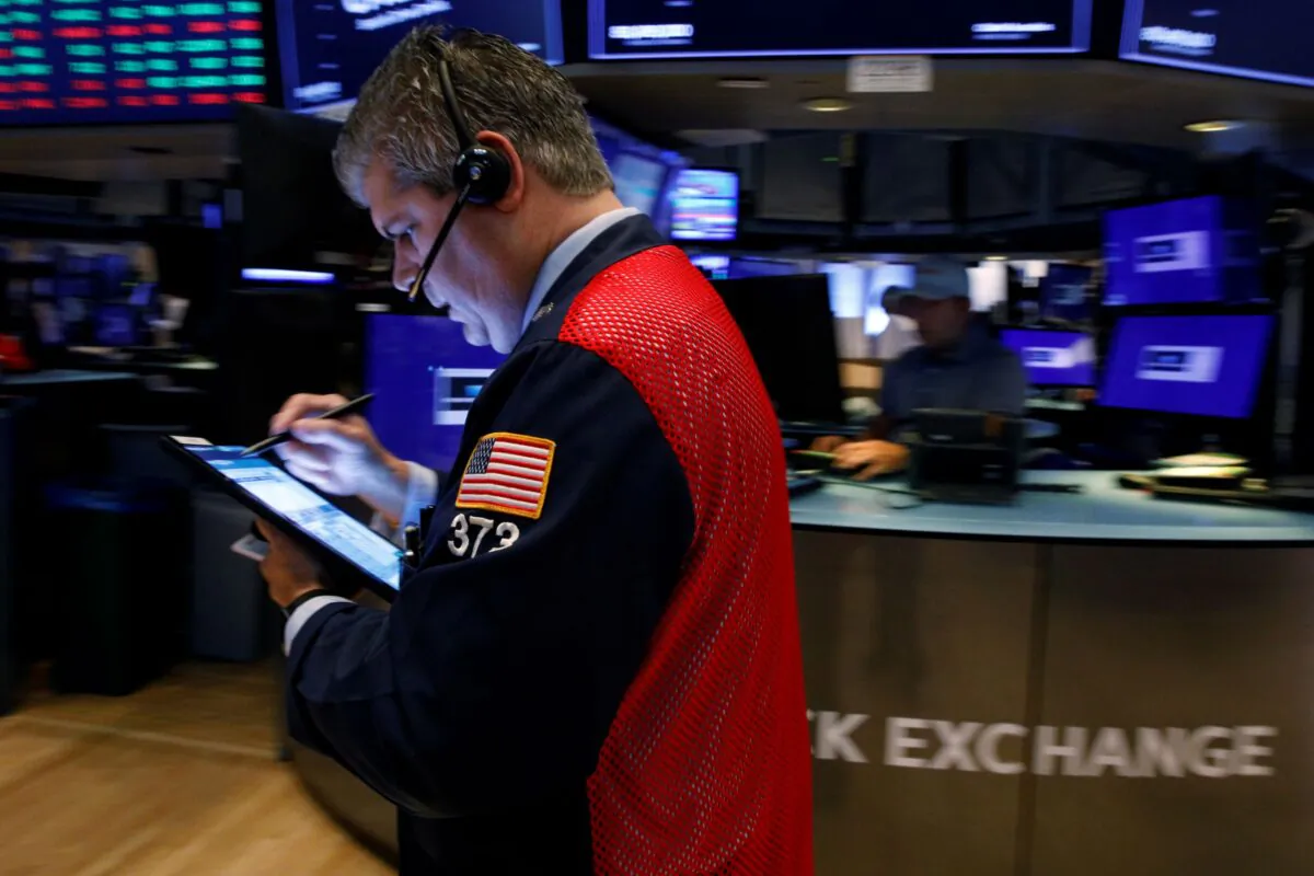 Traders work on the floor of the New York Stock Exchange (NYSE) in New York City on Aug. 27, 2021. (Brendan McDermid/Reuters)