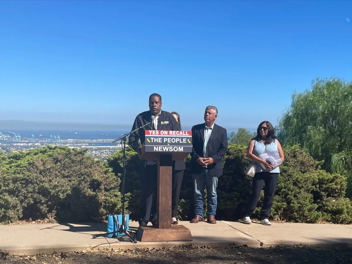 Gubernatorial candidate Larry Elder makes campaign stop in San Pedro, Calif., on Sept. 13, 2021. (Alice Sun/The Epoch Times)
