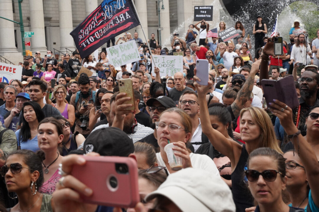 Hundreds rally to protest against vaccine mandates at Foley Square, Manhattan, New York on Sept. 13, 2021. (Enrico Trigoso/The Epoch Times)