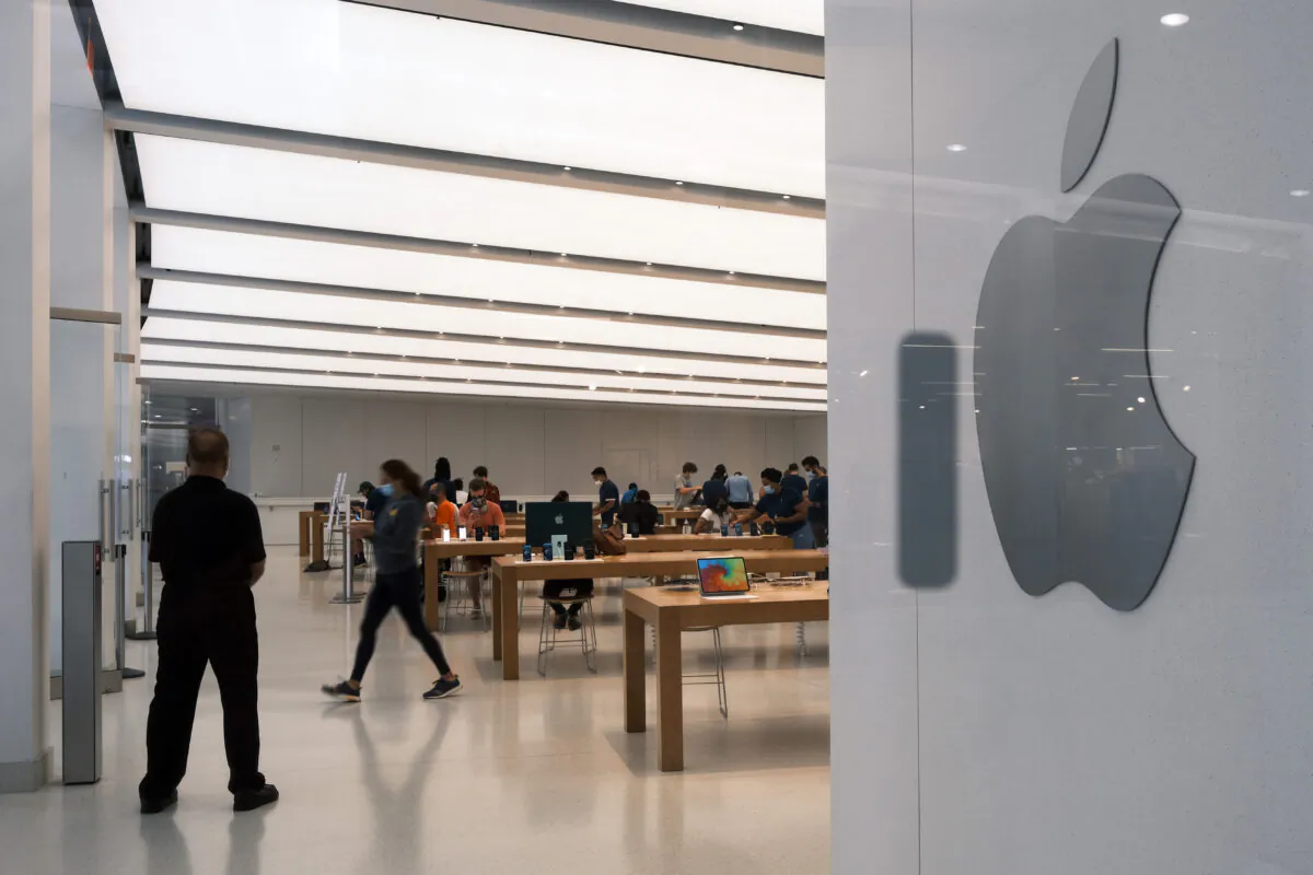 People visit the Apple store in the Oculus Mall in Manhattan in New York City on July 29, 2021. (Spencer Platt/Getty Images)