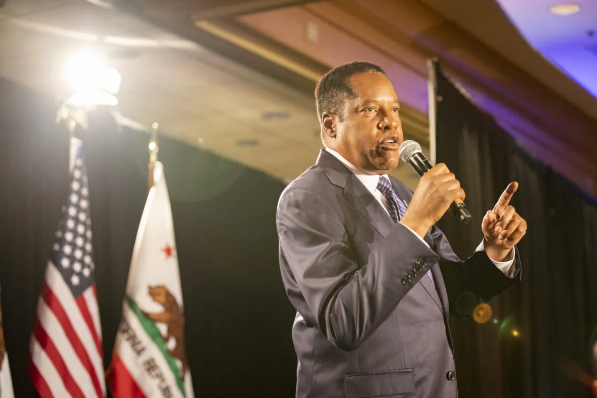 California Governor candidate Larry Elder speaks with supporters at the Hilton hotel in Costa Mesa, Calif., on Sept. 14, 2021. (John Fredricks/The Epoch Times)