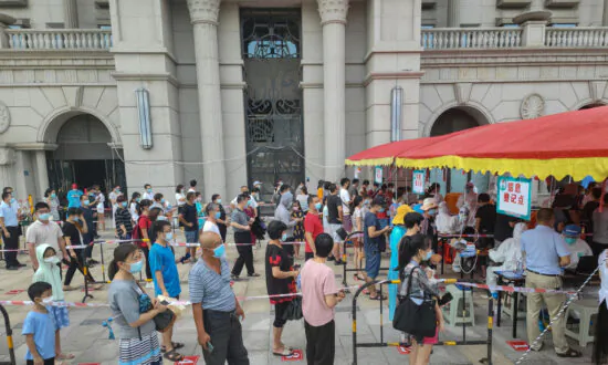 COVID-19 Outbreak in Southeast China Quickly Worsens, Spreading to Famous Tourist Site