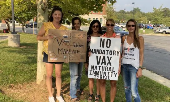 Parents Protest Vaccine Mandate on Student Athletes in Loudoun County