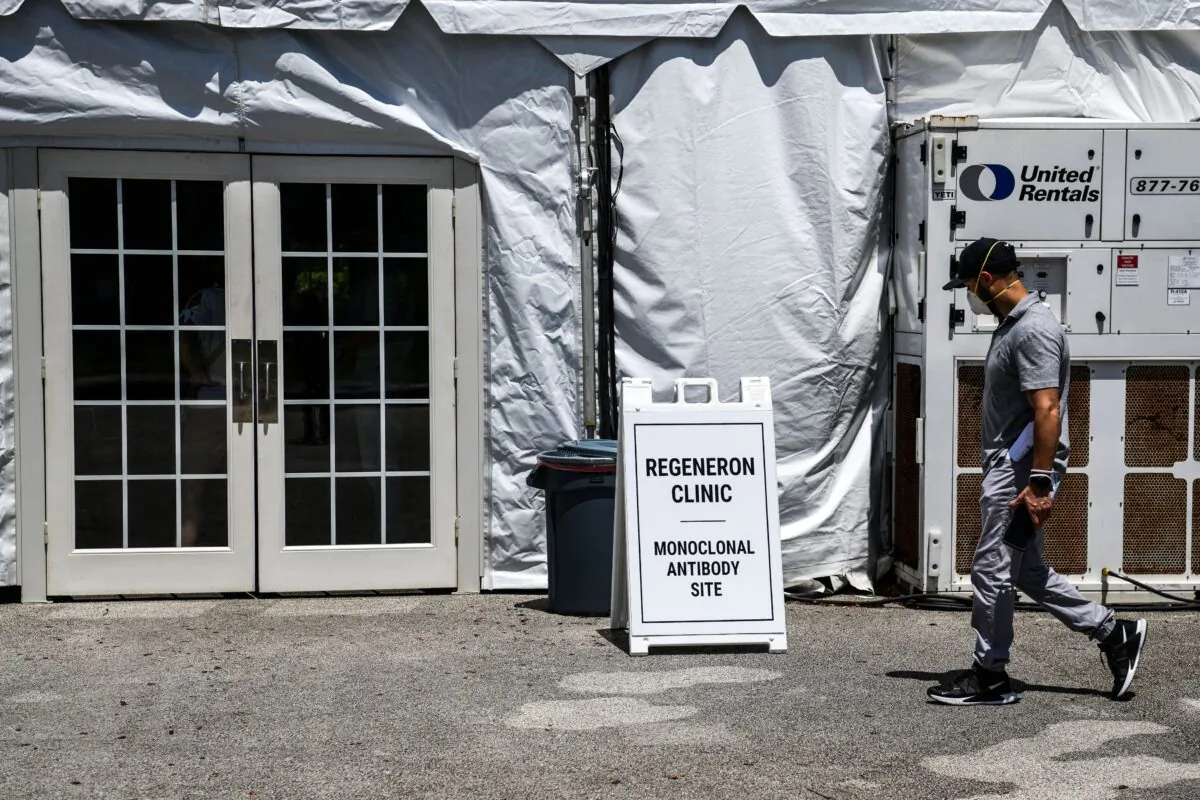 A man enters the Regeneron Clinic at a monoclonal antibody treatment site in Pembroke Pines, Fla., on Aug. 19, 2021. (Chandan Khanna/AFP via Getty Images)