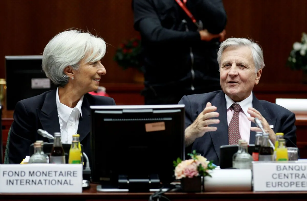 IMF President Christine Lagarde (L) and European Central Bank President Jean-Claude Trichet (R) attend a euro zone summit in Brussels on Oct. 23, 2011. (Yves Herman/Reuters)