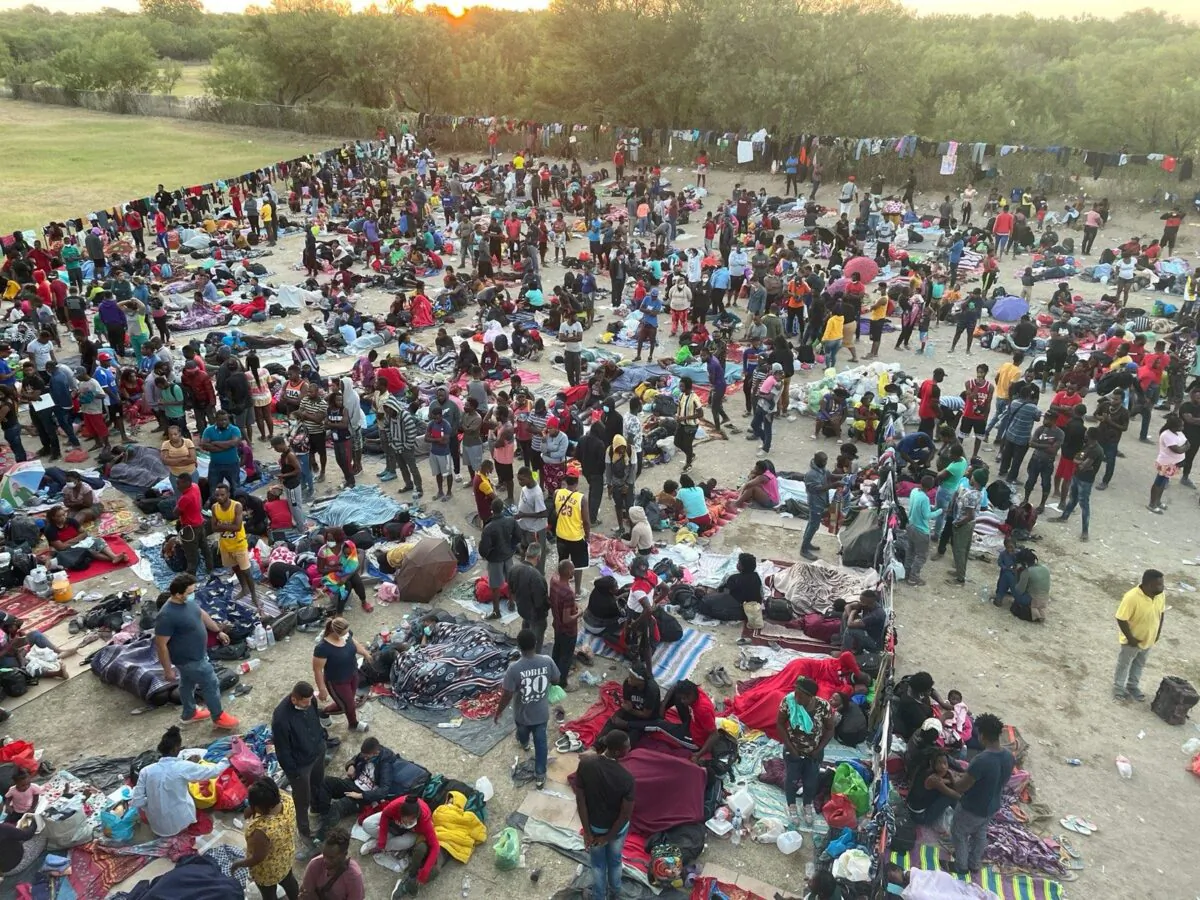 Thousands of illegal immigrants amass in Del Rio, Texas, on Sept. 16, 2021. (Charlotte Cuthbertson/The Epoch Times)