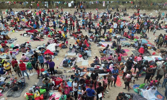 Thousands of illegal immigrants amass in Del Rio, Texas, on Sept. 16, 2021. (Charlotte Cuthbertson/The Epoch Times)