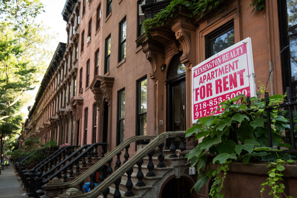 A sign advertises an apartment for rent along a row of brownstone townhouses in the Fort Greene neighborhood on in the Brooklyn borough of New York City on June 24, 2016. (Drew Angerer/Getty Images)