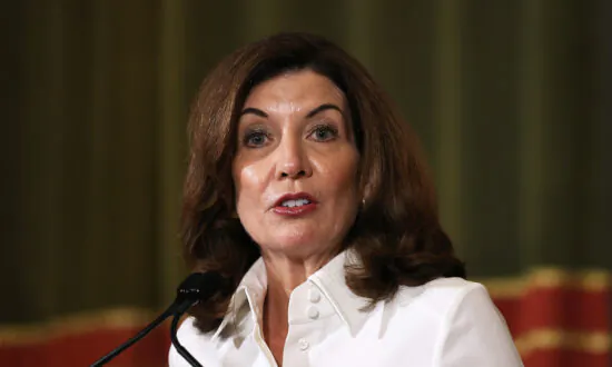 NY Governor’s Hospital Worker Vaccine Mandate Said to Be an Unconstitutional ‘Religious Crusade’
