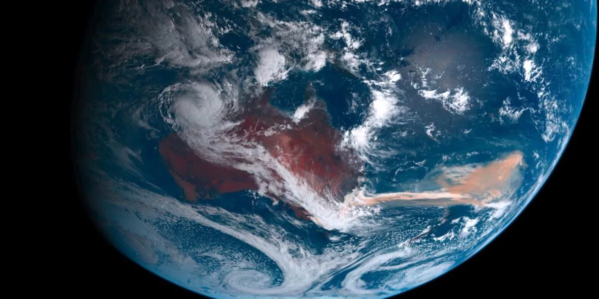 Himawari-8 satellite image showing smoke from January 2020 bushfires stretching over the South Pacific. (Japanese Meteorological Agency)