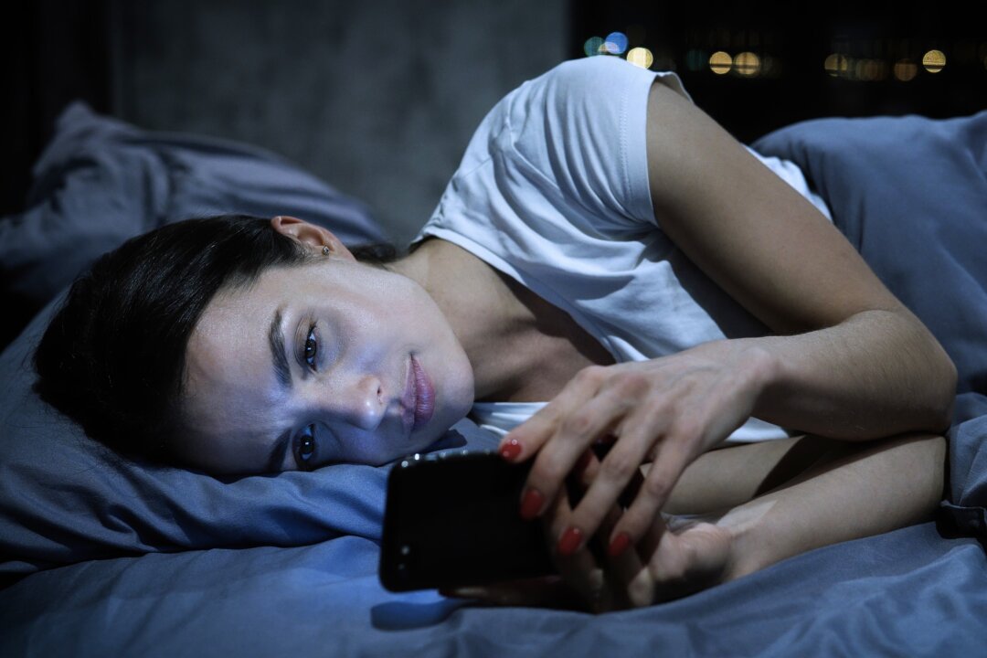 The concept of
nomophobia
oversimplifies both
how these devices are
used and the potential
treatments for this
device-related anxiety. (Damir Khabirov/Shutterstock)