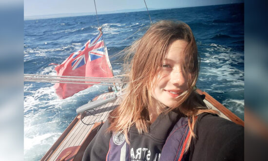 14-Year-Old Girl Becomes Youngest to Sail 1,600 Miles Around Britain—After Mom and Dad Say OK