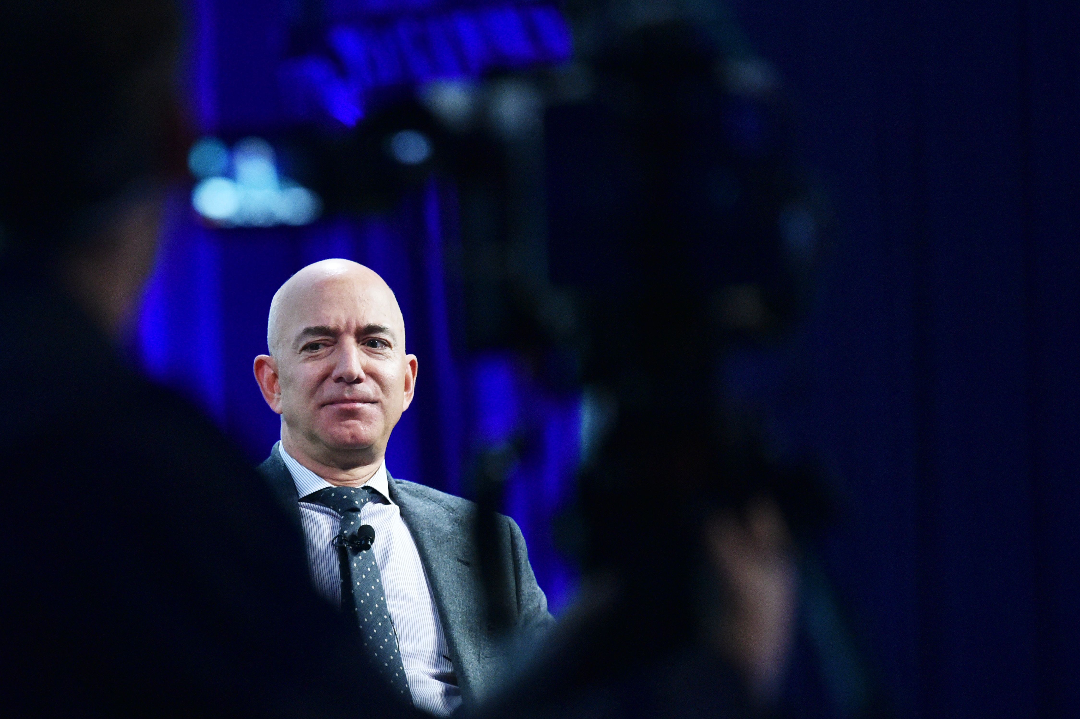 Gates, Bezos Invest in Australian-Designed Brain Implant - Vimarsana News