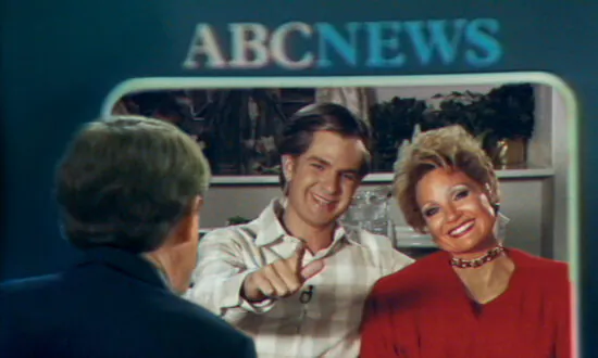 Film Review: ‘The Eyes of Tammy Faye’: Jessica Chastain Gives an Acting Clinic