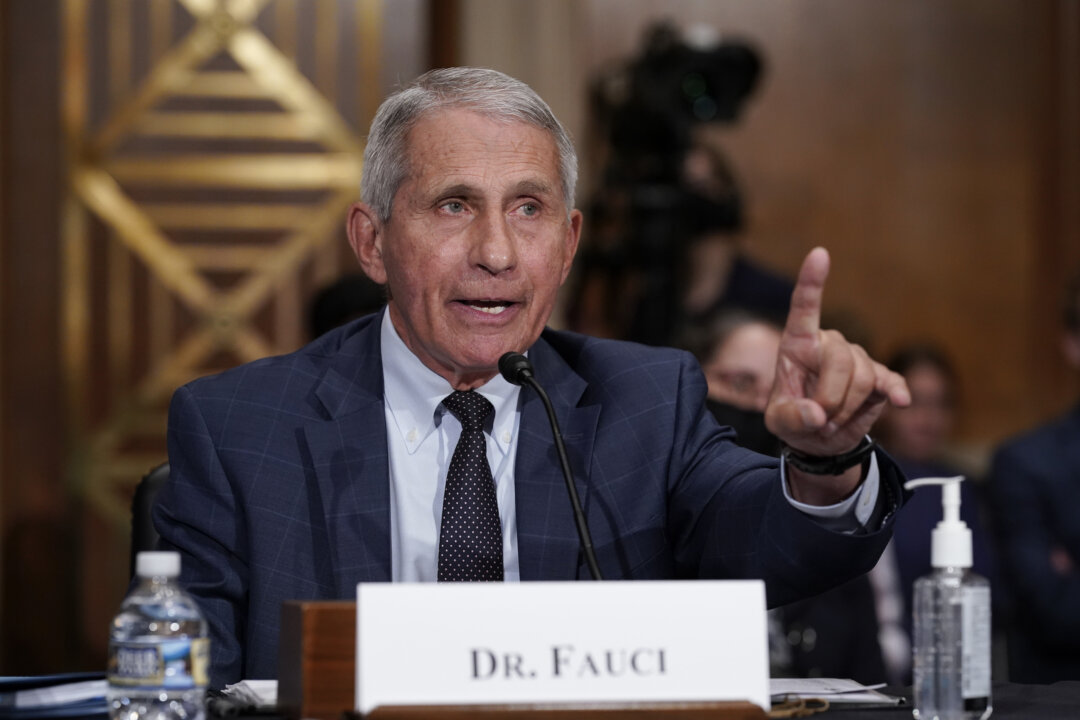 Fauci Says He Doesn’t Anticipate Vaccine Mandates for Domestic Flights ‘Immediately’