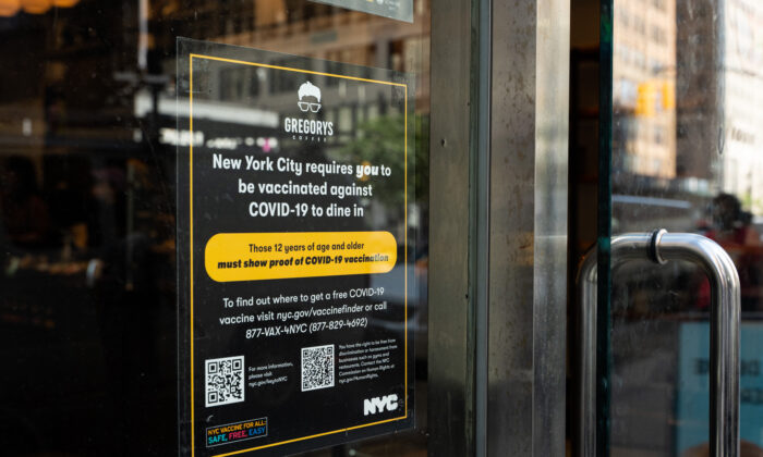Vaccine proof requirement note displays at a restaurant store front in New York on Sept. 7, 2021. (Chung I Ho/  Pezou)