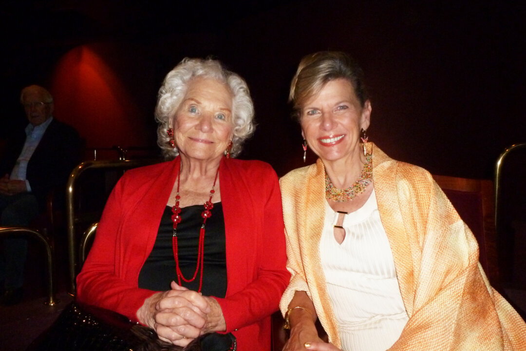 Deanne Peterson and her mother enjoy a Shen Yun matinee together at Houston's Wortham Center Brown Theater in Texas on Sept. 19, 2021. (Sonia Wu/The Epoch Times)