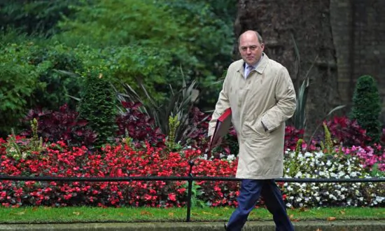 French Minister Pulls Out of Meeting With UK Defense Minister Amid Submarines Row