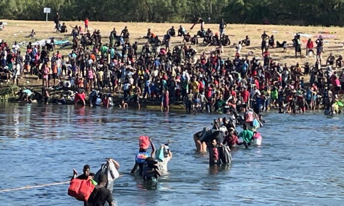 Illegal immigrants cross the Rio Grande River from Del Rio, Texas, to Acuña, Mexico, as seen from Acuña, on Sept. 20, 2021. (Charlotte Cuthbertson/  Pezou)