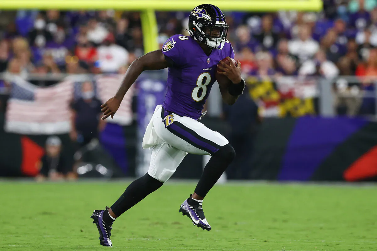 Lamar Jackson #8 of the Baltimore Ravens scrambles with the ball against the Kansas City Chiefs during the second quarter at M& T Bank Stadium, in Baltimore, Md., on Sept. 19, 2021. (Todd Olszewski/Getty Images)