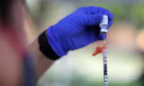 Pfizer COVID-19 Booster Shouldn’t Be Used for J&J, Moderna Vaccine Recipients: FDA Official