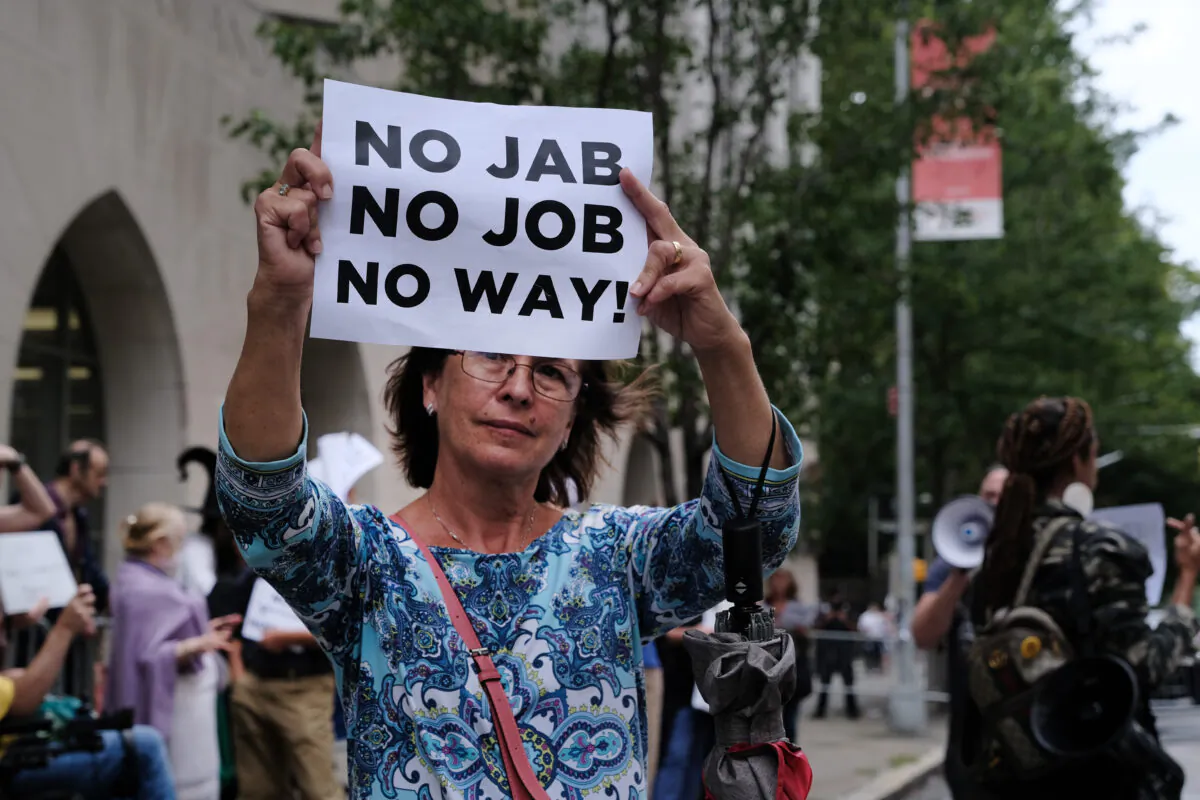 Following a mandate for hospital staff to be vaccinated, a group of protesters gather outside New York-Presbyterian Hospital in New York City on Sept. 1, 2021. (Spencer Platt/Getty Images)