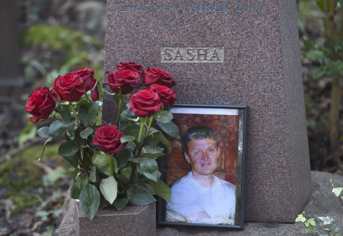 The grave of murdered ex-KGB agent Alexander Litvinenko is seen at Highgate Cemetery in London on Jan. 21, 2016. (Toby Melville/Reuters)