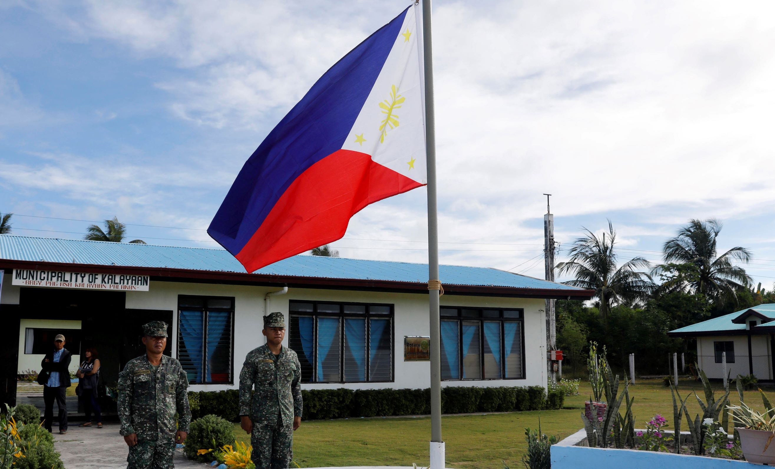 US, Philippine Defense Chiefs Discuss Military Alliance Amid China–Taiwan Tension - Vimarsana News