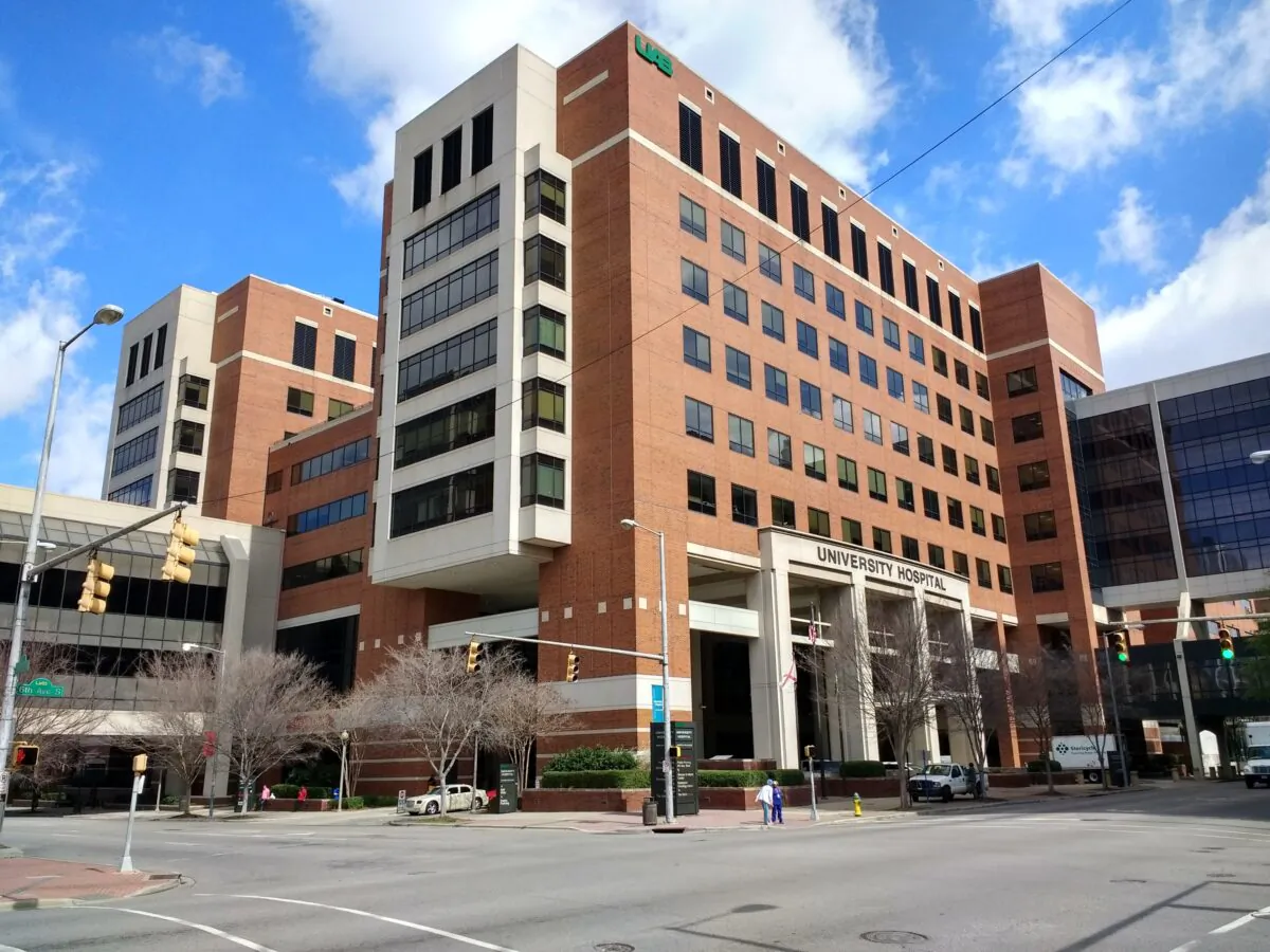 University of Alabama at Burmingham Hospital building in March 2017. (Mx. Granger, CC0, via Wikimedia Commons)