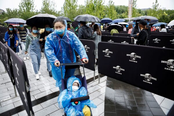 After 2 decades of preparation, Universal Studios opens in Beijing Visitors enter the Universal Beijing Resort