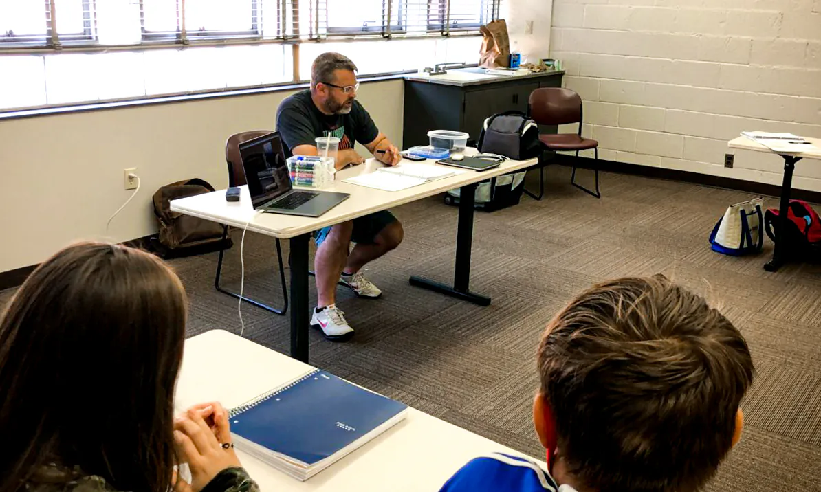 Brian Newell teaches a homeschool co-op class in Kettering, Ohio. (Bob Irvin/Epoch Times)