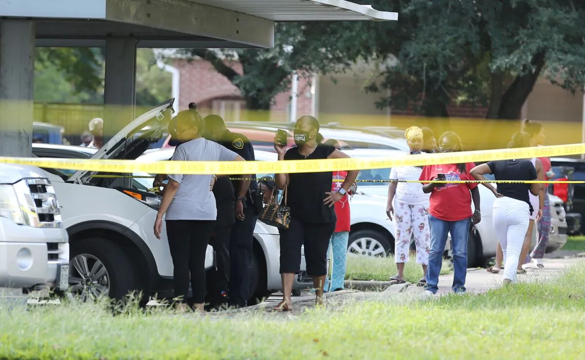 Police investigate a shooting at the Timber Ridge Apartments in Houston on Sept. 20, 2021. (Elizabeth Conley/Houston Chronicle via AP)